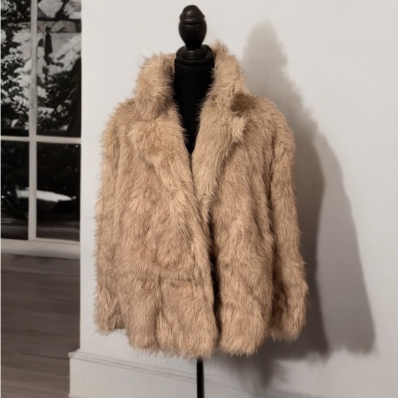 Jackets & Blazers - Luxurious Tan Faux Fur Jacket